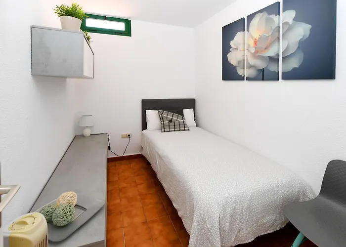 Excelent Location 5 Min To The Beach