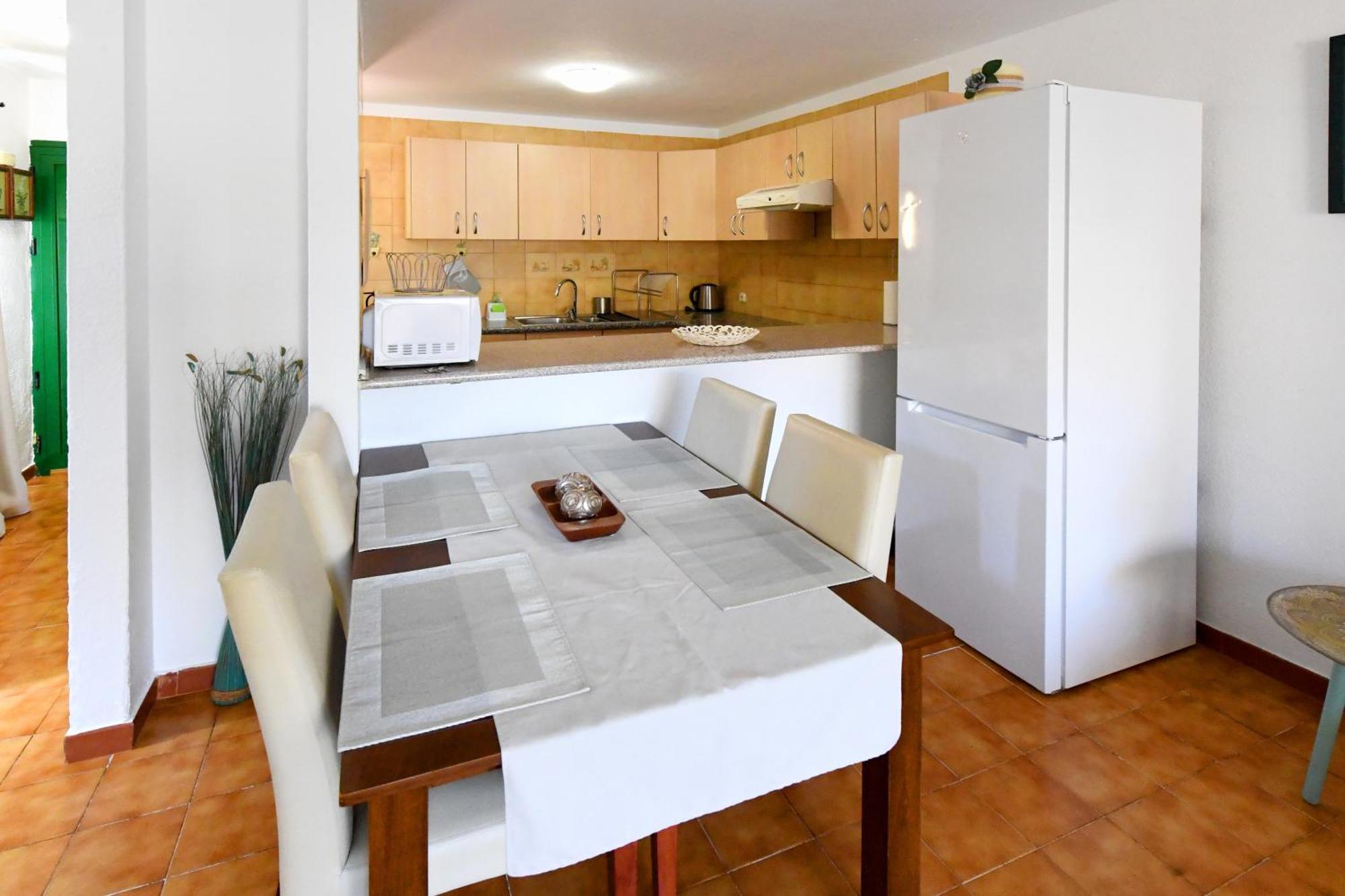 Excelent Location 5 Min To The Apartment *